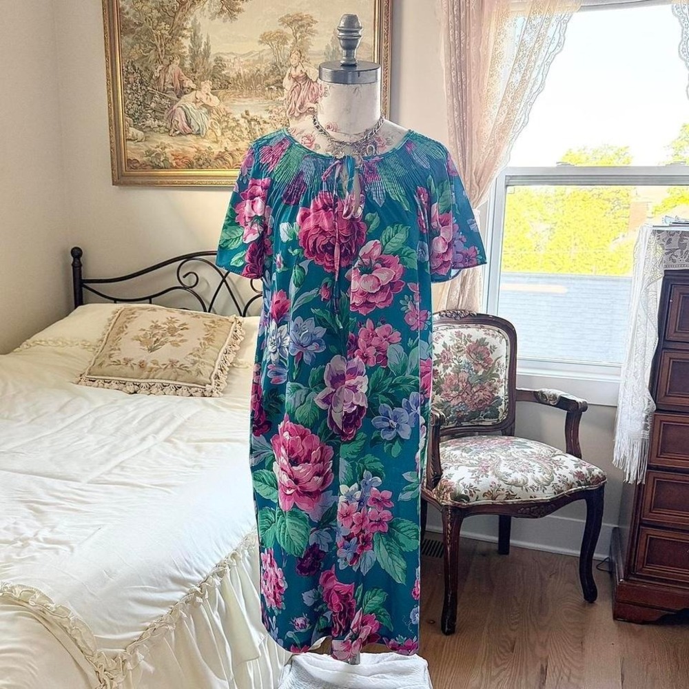 floral house dress  90s‎ green and blue  floral house dress